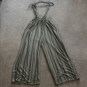 BUCKETLIST Green Wide-Leg Jumpsuit with Cinched Waist